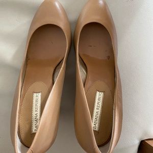 Banana Republic Nude Pumps